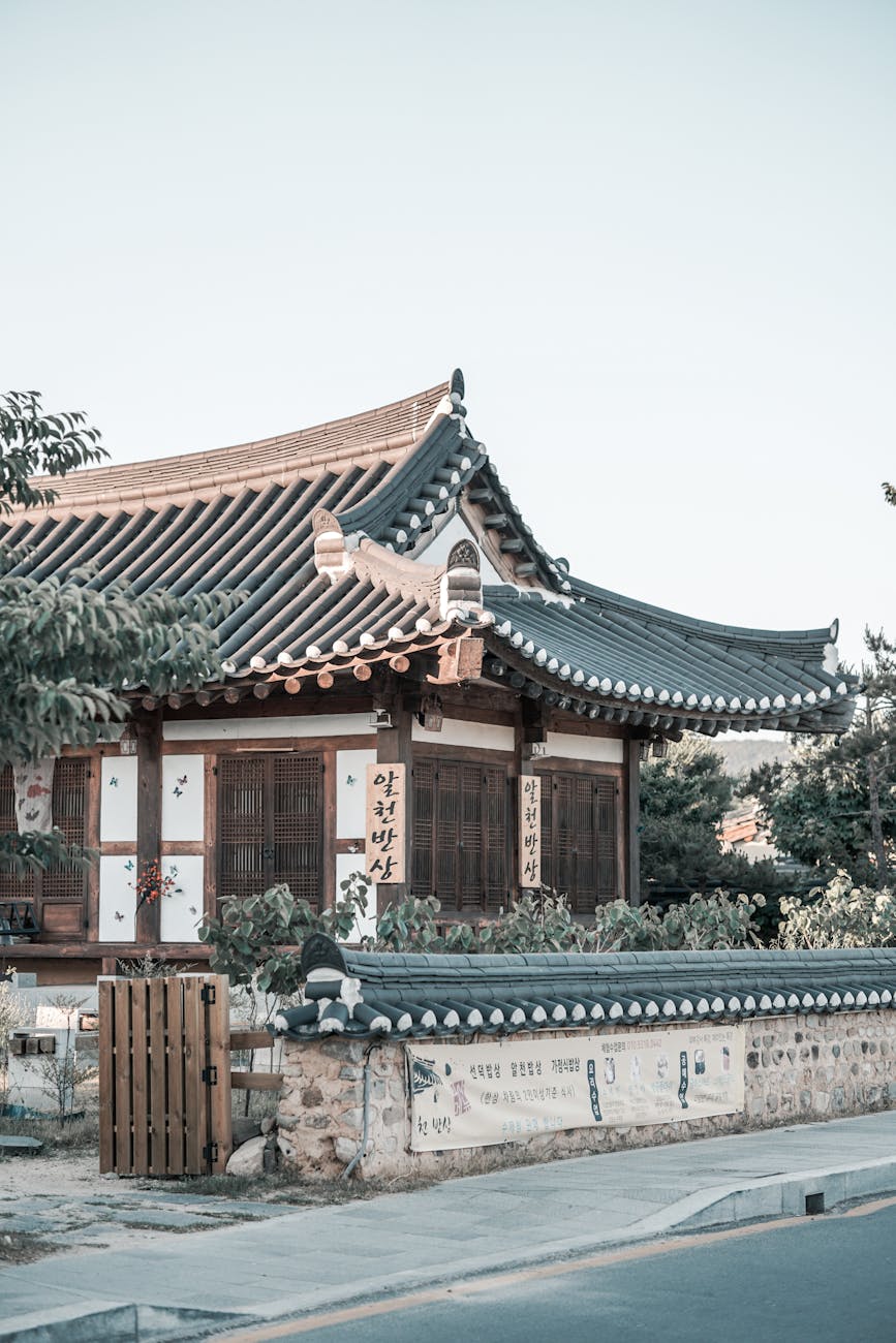 🌿 Hate Cherry Blossom Crowds? 5 Best Quiet & Private Stays for Spring in Korea